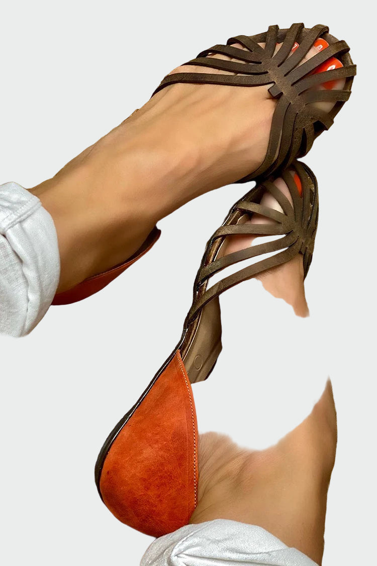 Πέδιλα με κοψίματα και δίχρωμη λεπτομέρεια