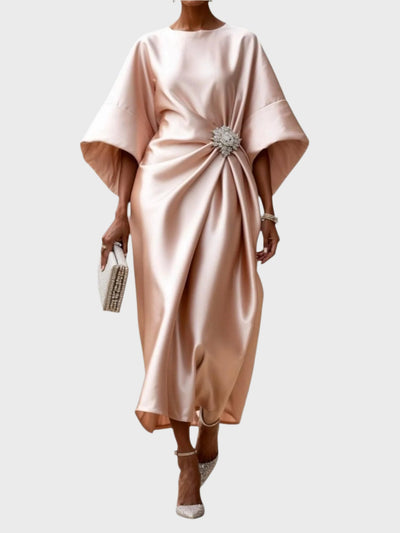 Σατέν Φόρεμα με Πλαϊνή Πιέτα και Διακοσμητική Αγκράφα