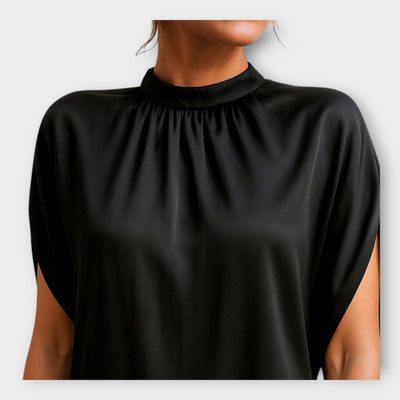 Κομψό μίνι φόρεμα με διαχρονικό χαρακτήρα