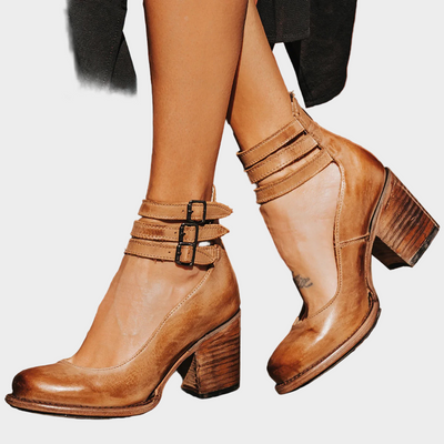 Γκόμπες με πολλαπλά λουράκια και χοντρό τακούνι