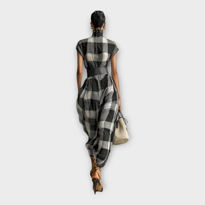 Φόρεμα με εκλεπτυσμένη ροή και κομψότητα