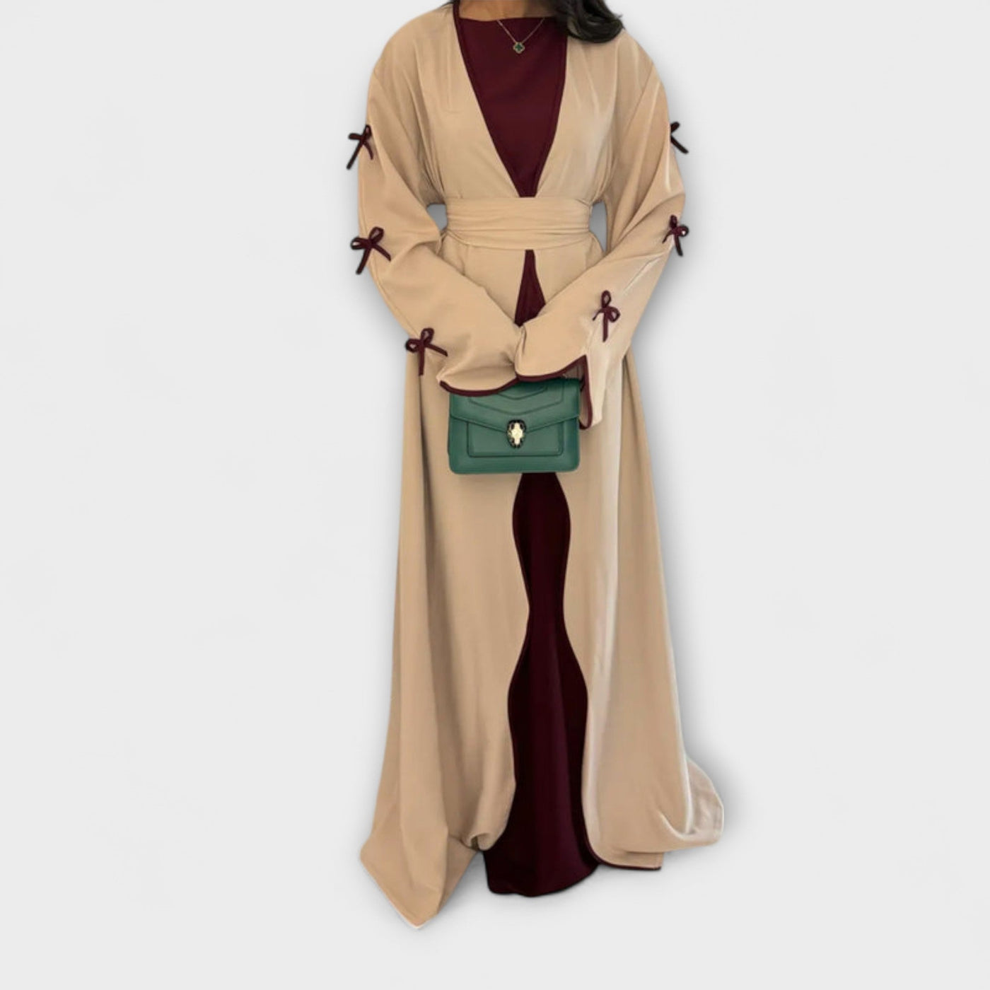 Στυλάτο Καρντιγκάν και Φόρεμα σε Συνδυασμό με Ριγέ Διακόσμηση