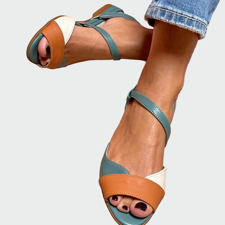 Πέδιλα με χρωματιστές λεπτομέρειες