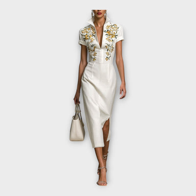 Φόρεμα με εκλεπτυσμένη κεντητή λεπτομέρεια