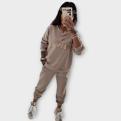 Σετ Φόρμας με Minimal Σχεδιασμό και Άνεση 