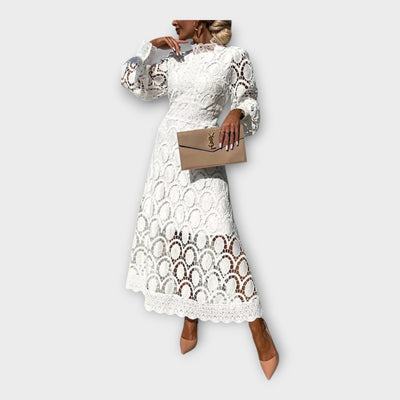 Εκλεπτυσμένο φόρεμα δαντέλας με κομψό σχεδιασμό