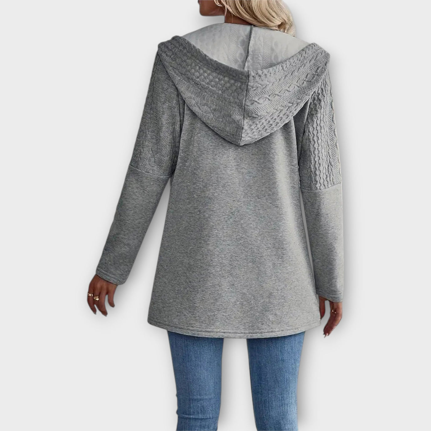 Κομψή Ζακέτα με Κουκούλα και Μοντέρνες Λεπτομέρειες 