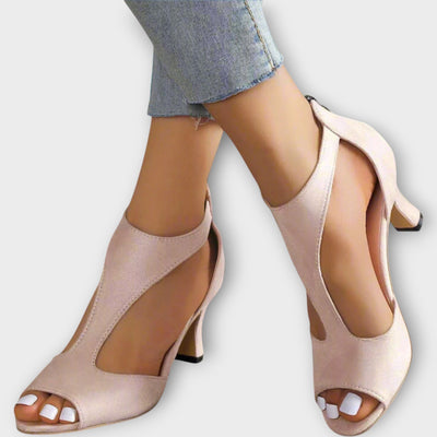 Κομψές και άνετες σανδάλες με τακούνι