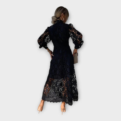 Εκλεπτυσμένο φόρεμα δαντέλας με κομψό σχεδιασμό