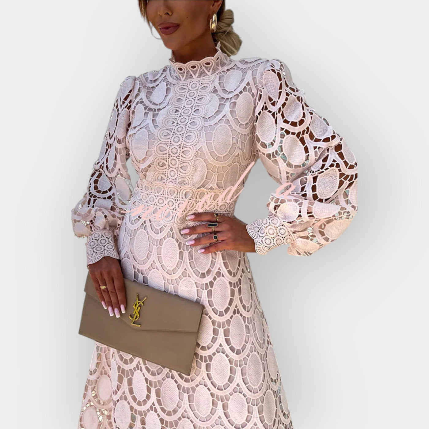 Ρομαντικό Φόρεμα με Λεπτομέρειες Δαντέλας