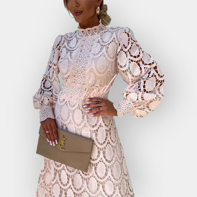 Ρομαντικό Φόρεμα με Λεπτομέρειες Δαντέλας