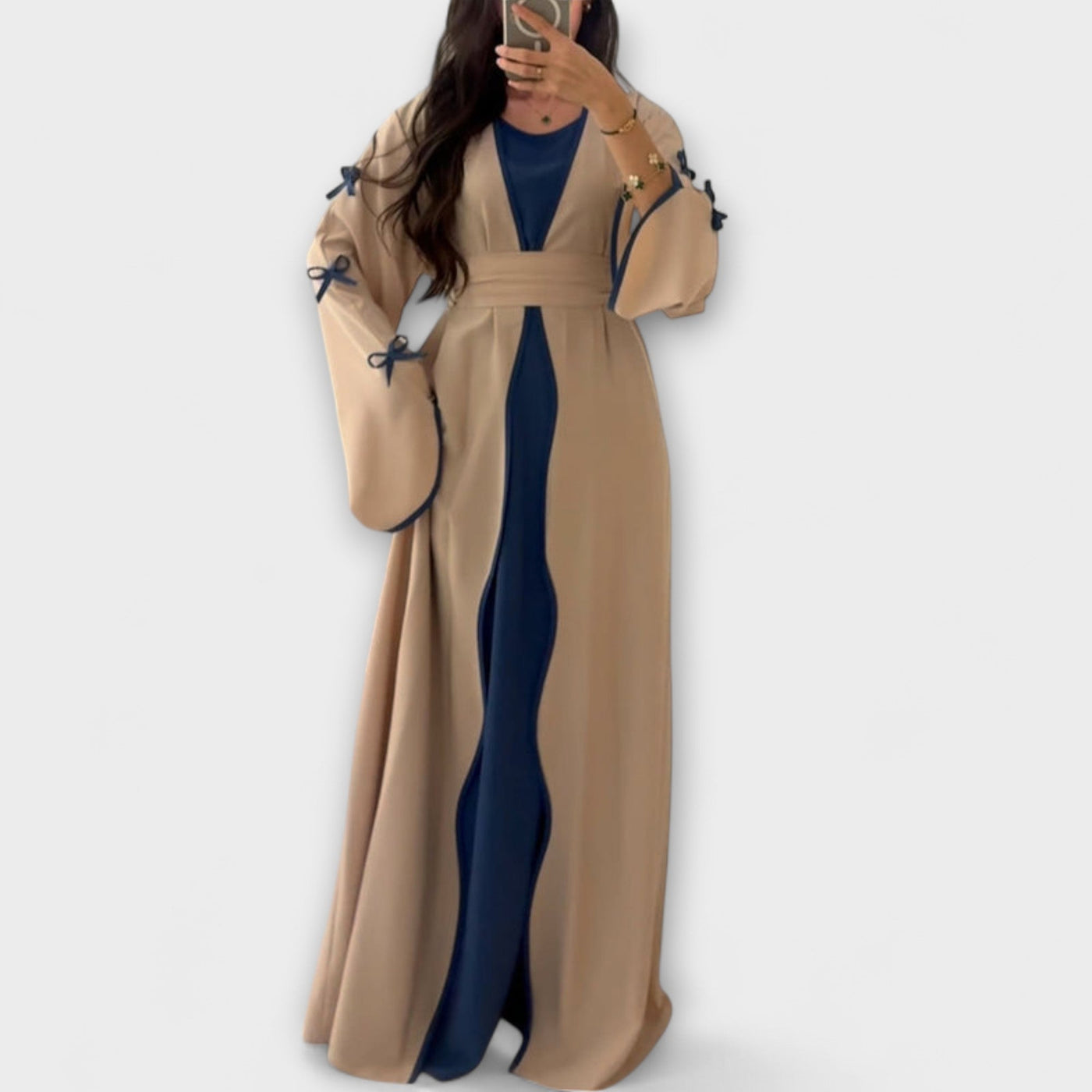 Στυλάτο Καρντιγκάν και Φόρεμα σε Συνδυασμό με Ριγέ Διακόσμηση