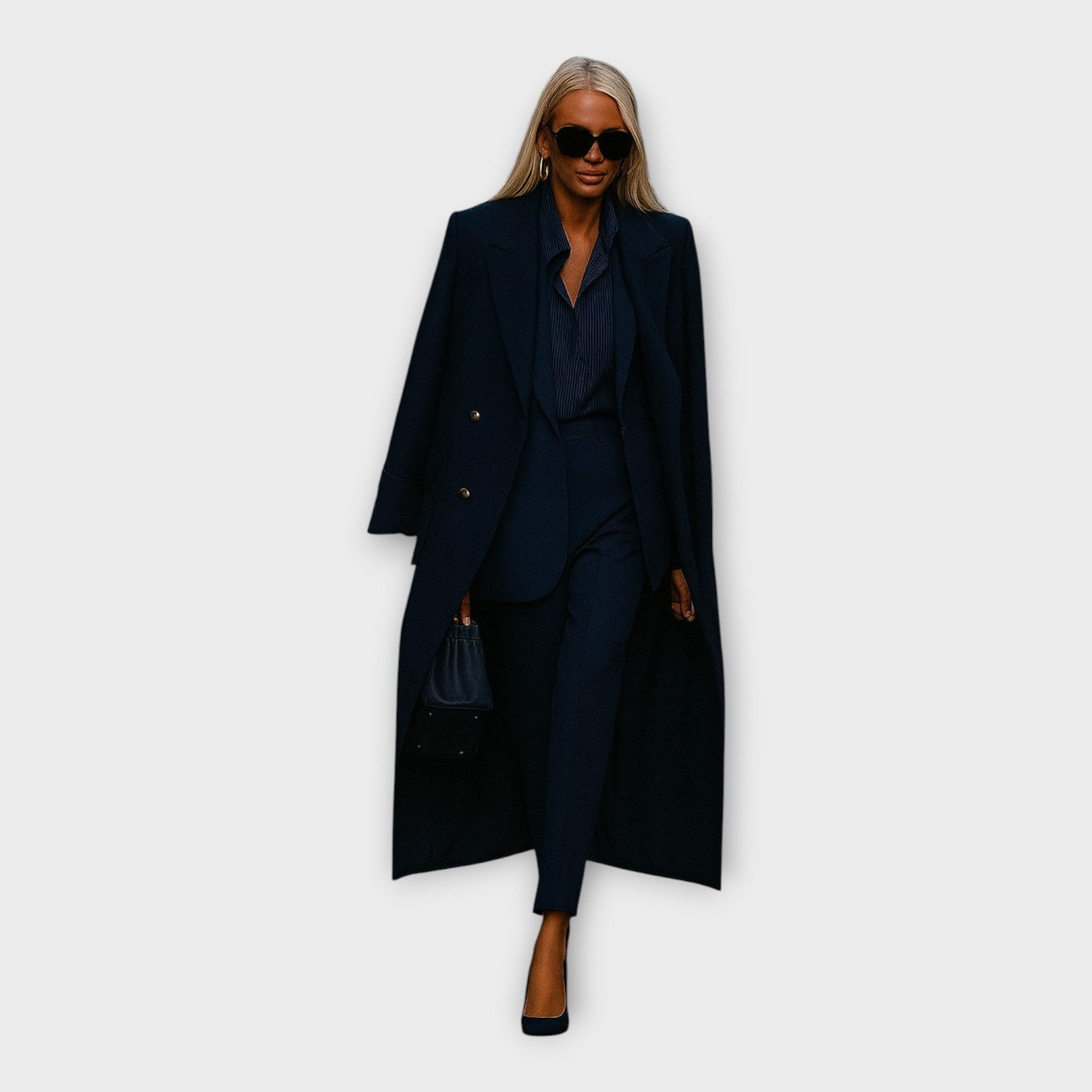 Κομψό σετ με παντελόνι και παλτό σε minimal γραμμή 