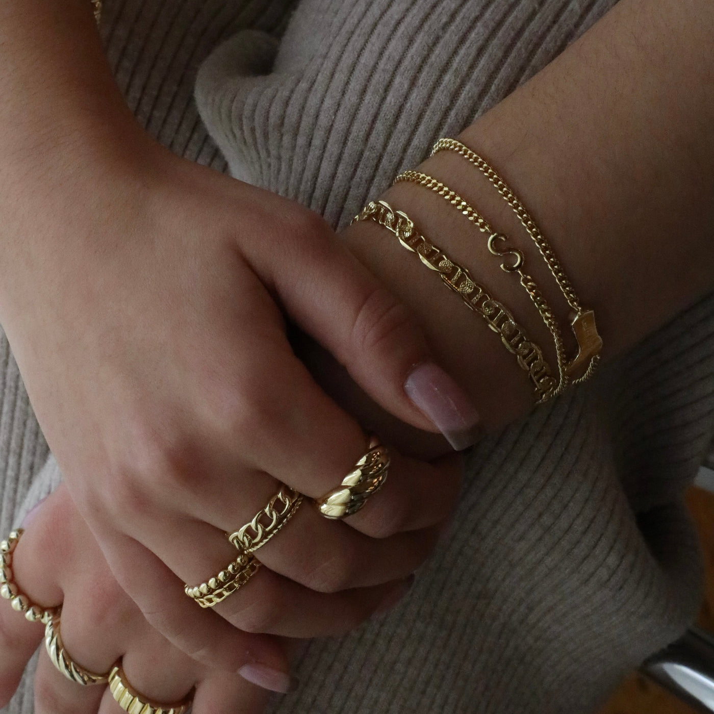 Δαχτυλίδι με Αλυσίδα 