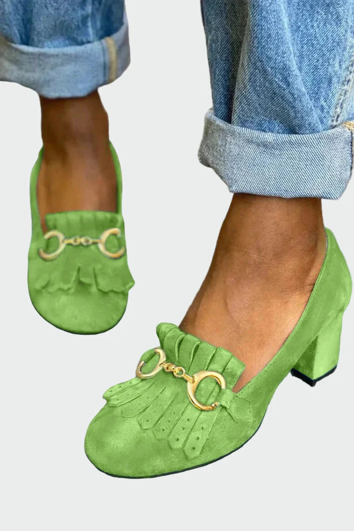 Γόβα με λεπτομέρεια φράντζας και χρυσή ακράφα