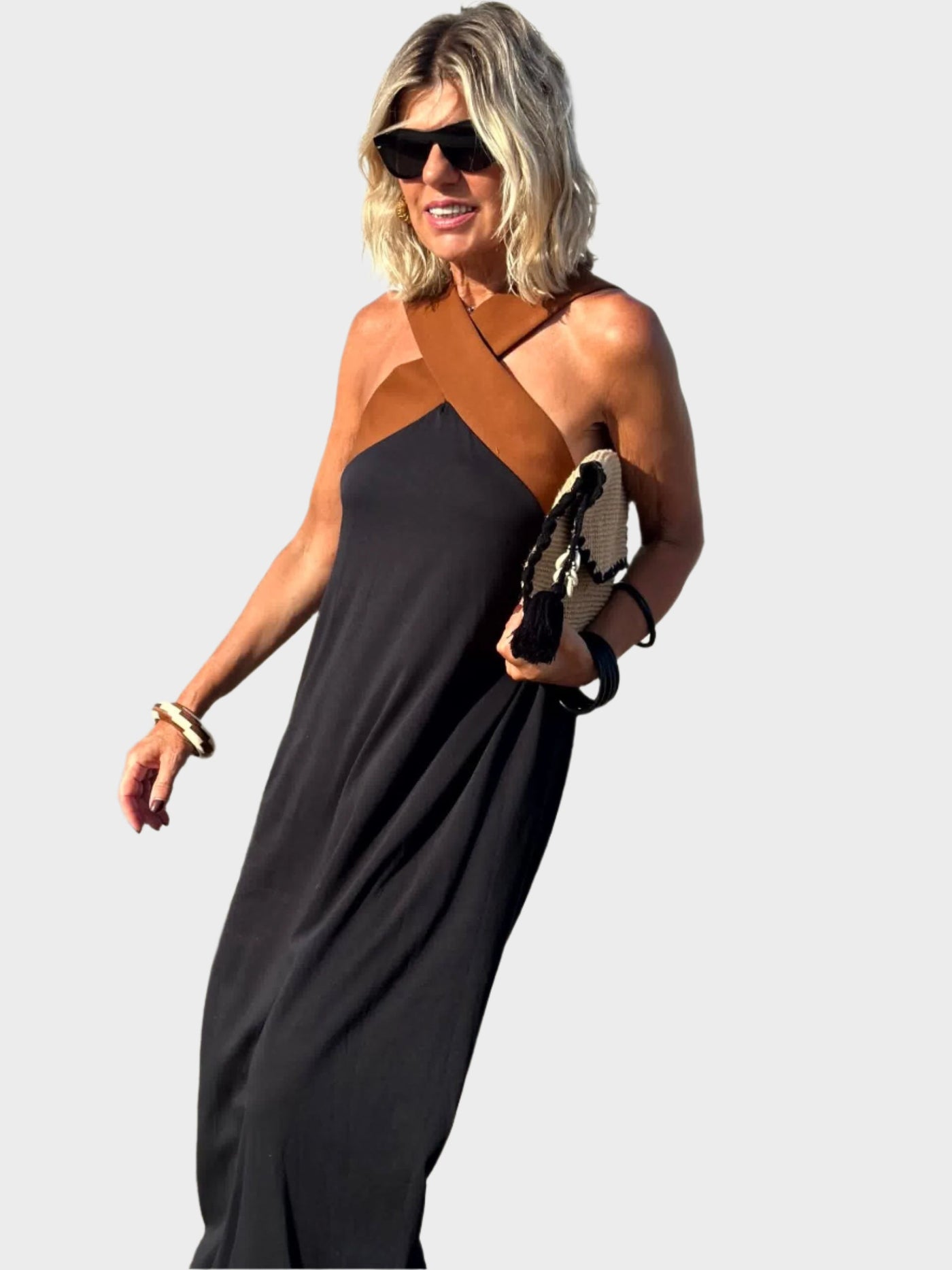 Κομψό Φόρεμα με Ανοιχτή Πλάτη και Μοντέρνο Σταυρωτό Λαιμό