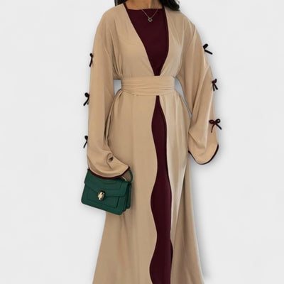 Στυλάτο Καρντιγκάν και Φόρεμα σε Συνδυασμό με Ριγέ Διακόσμηση