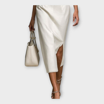 Φόρεμα με εκλεπτυσμένη κεντητή λεπτομέρεια