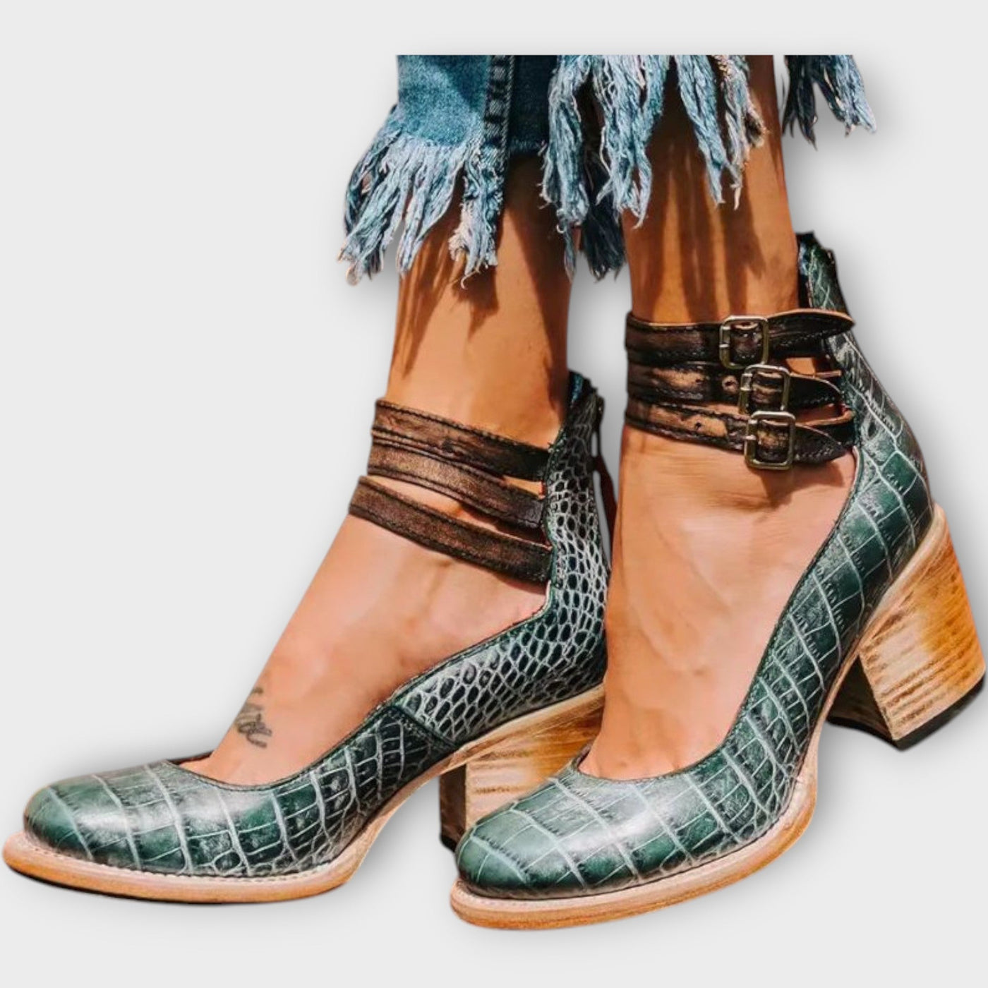 Παπούτσια με πολλαπλές λωρίδες και χοντρό τακούνι