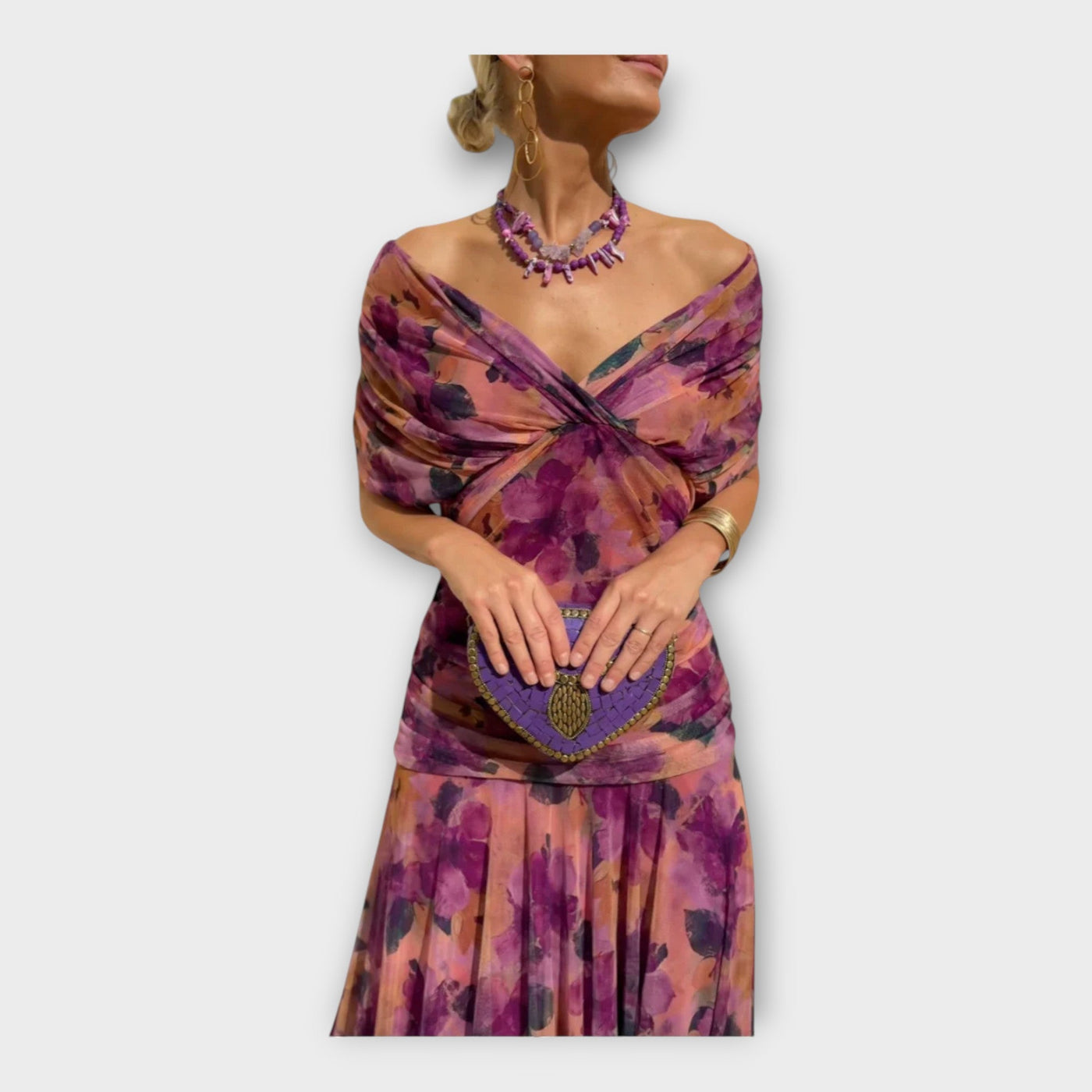 Αέρινο Φόρεμα με Εντυπωσιακή Λαιμόκοψη